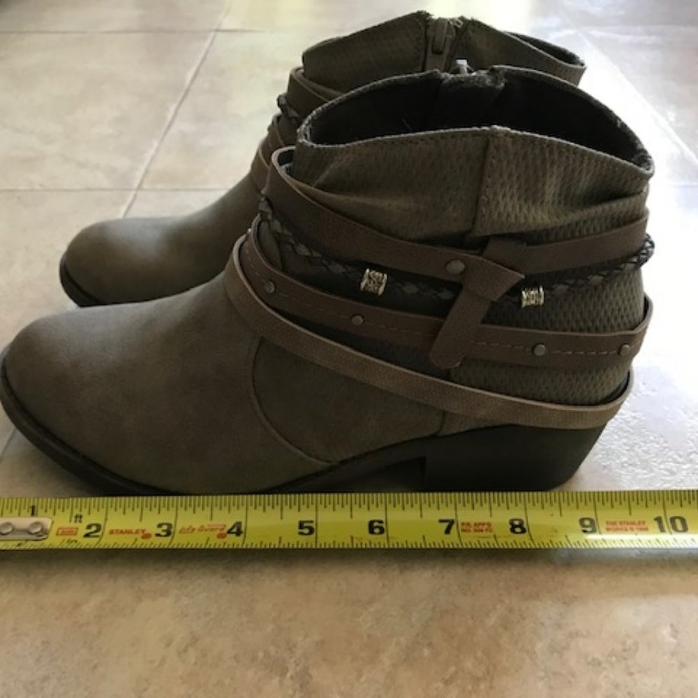 SO Booties - Picture 2 of 8